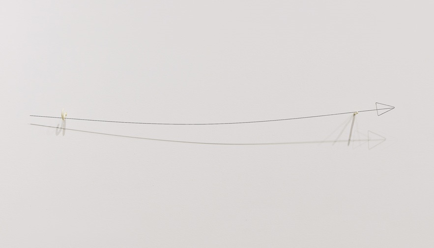 Point drape, Wire, metal, and rubber, 79 x 5.8 x 6cm 이미지